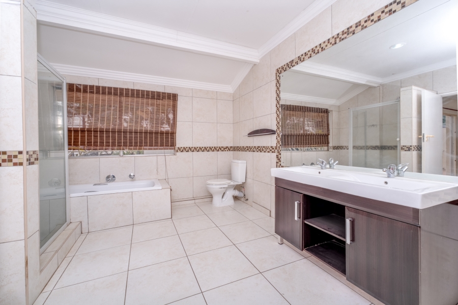 To Let 4 Bedroom Property for Rent in Sunninghill Gauteng