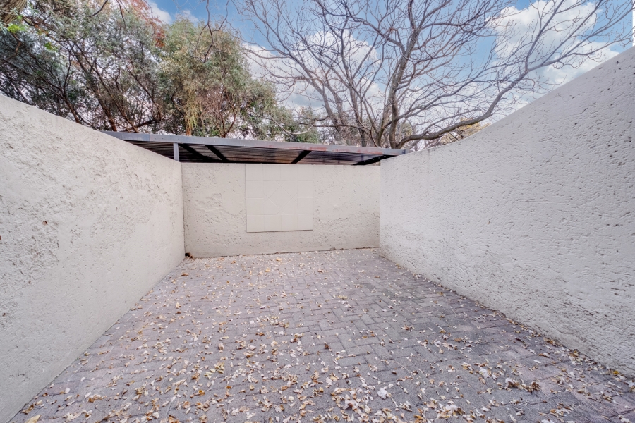 To Let 4 Bedroom Property for Rent in Sunninghill Gauteng