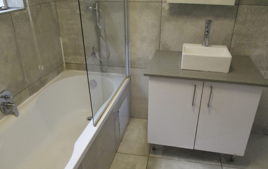 2 Bedroom Property for Sale in Helderkruin Gauteng