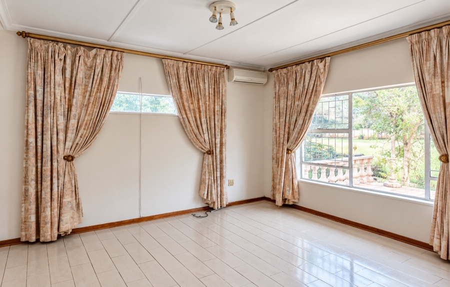 4 Bedroom Property for Sale in Nooitgedacht AH Gauteng