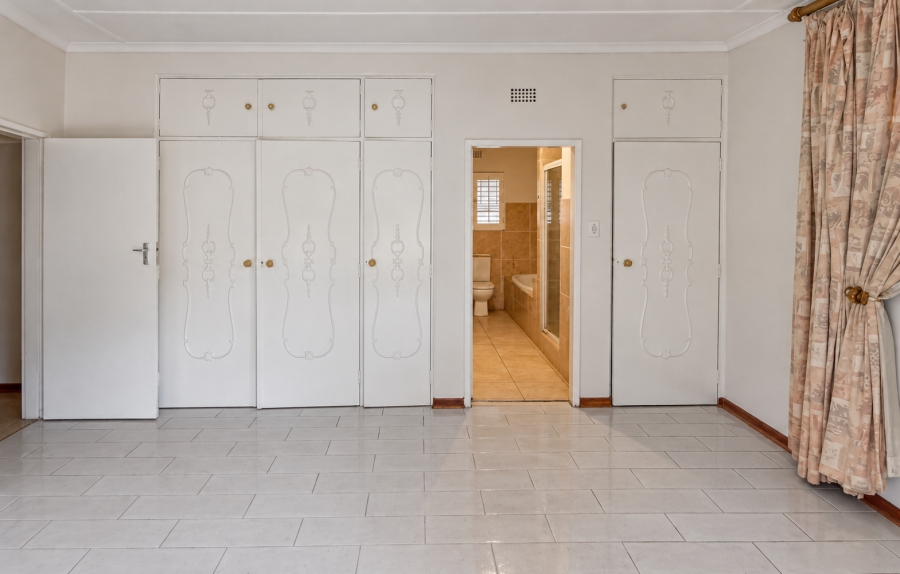 4 Bedroom Property for Sale in Nooitgedacht AH Gauteng
