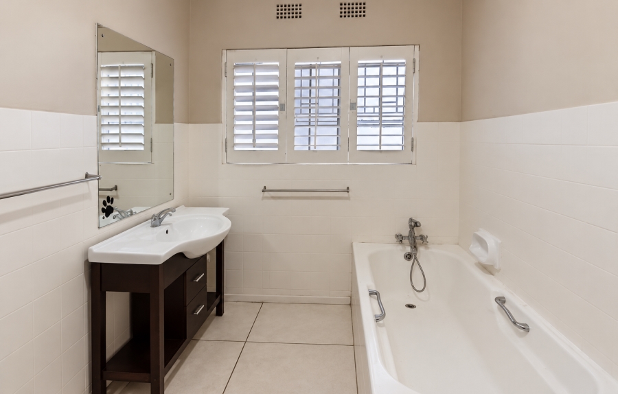 4 Bedroom Property for Sale in Nooitgedacht AH Gauteng