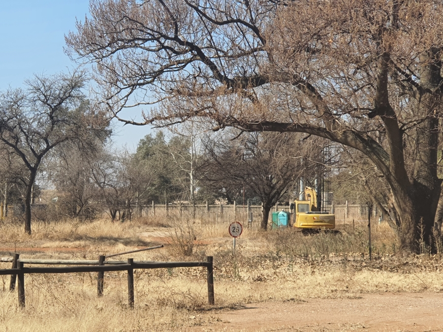 To Let Commercial Property for Rent in Clayville East Gauteng