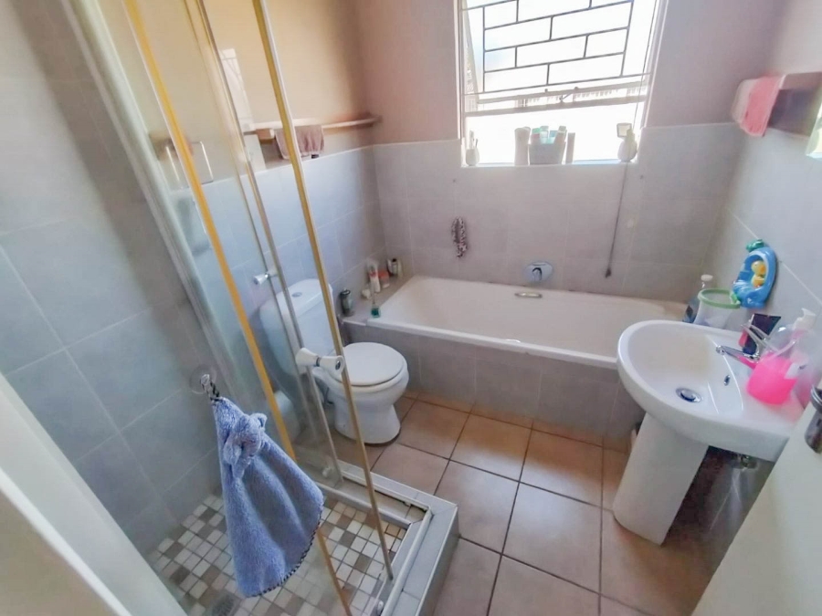 2 Bedroom Property for Sale in Terenure Gauteng