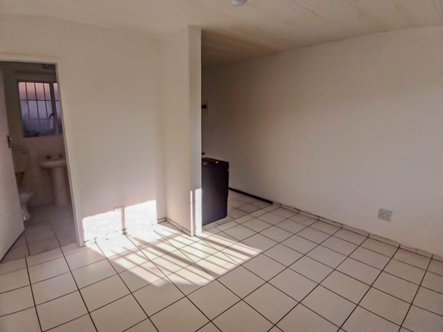 1 Bedroom Property for Sale in Glen Marais Gauteng