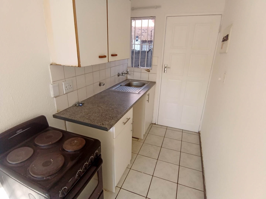 1 Bedroom Property for Sale in Glen Marais Gauteng