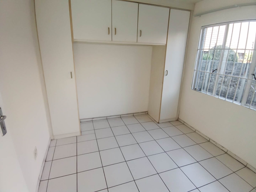 1 Bedroom Property for Sale in Glen Marais Gauteng