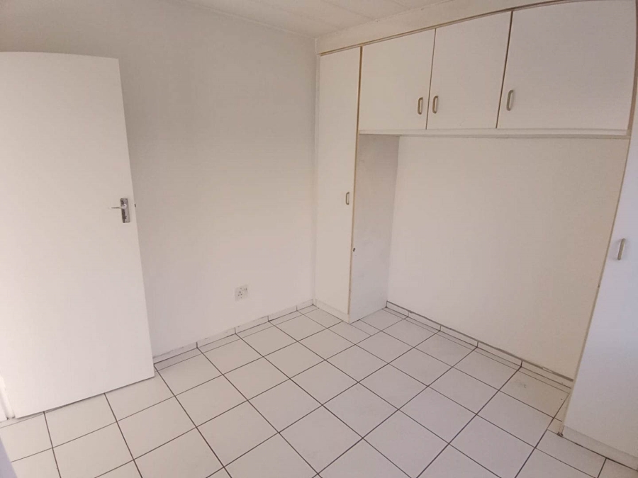 1 Bedroom Property for Sale in Glen Marais Gauteng