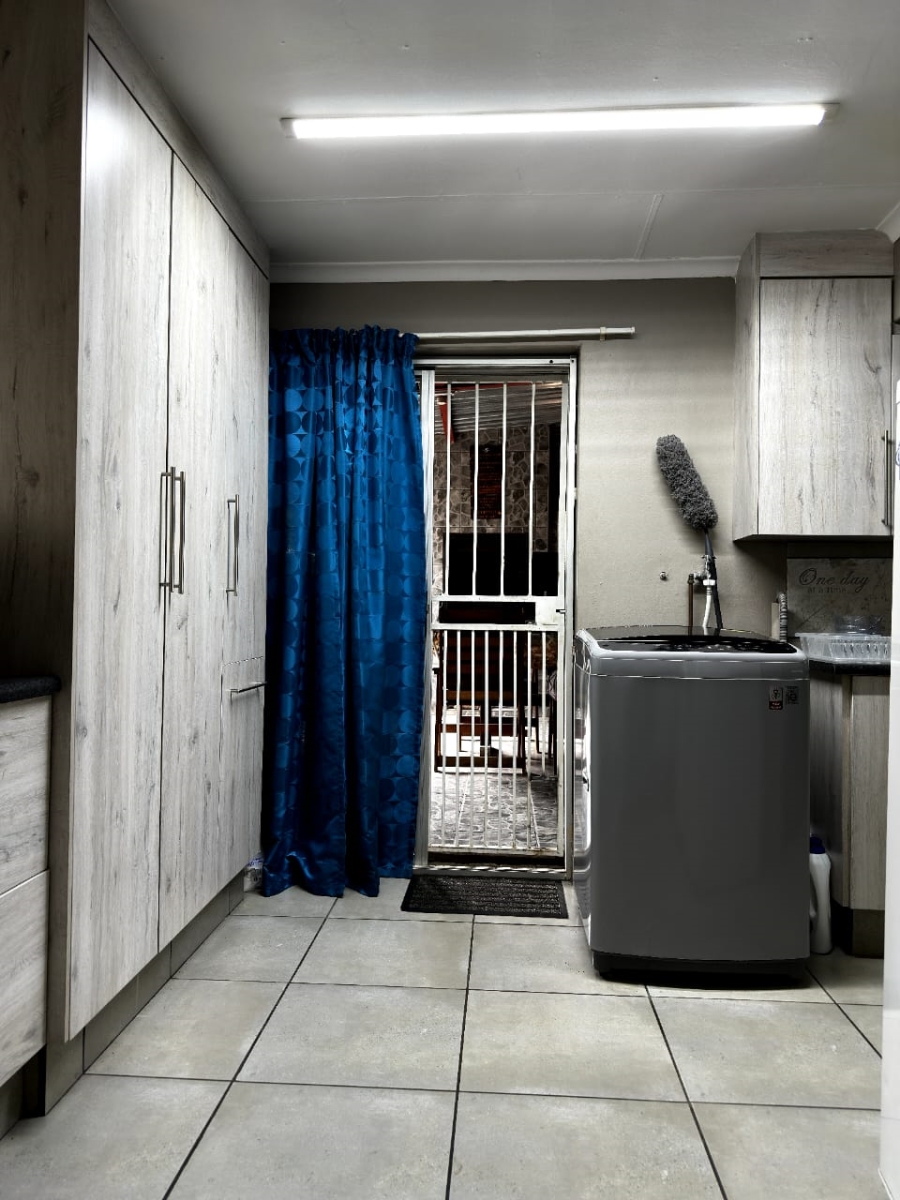 8 Bedroom Property for Sale in Dalview Gauteng