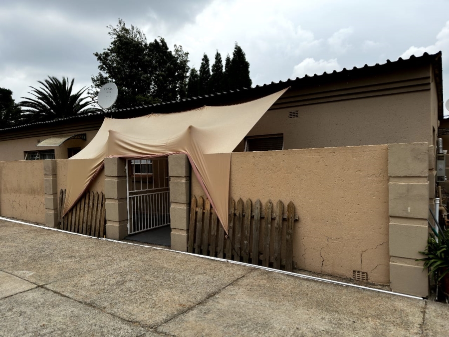 8 Bedroom Property for Sale in Dalview Gauteng