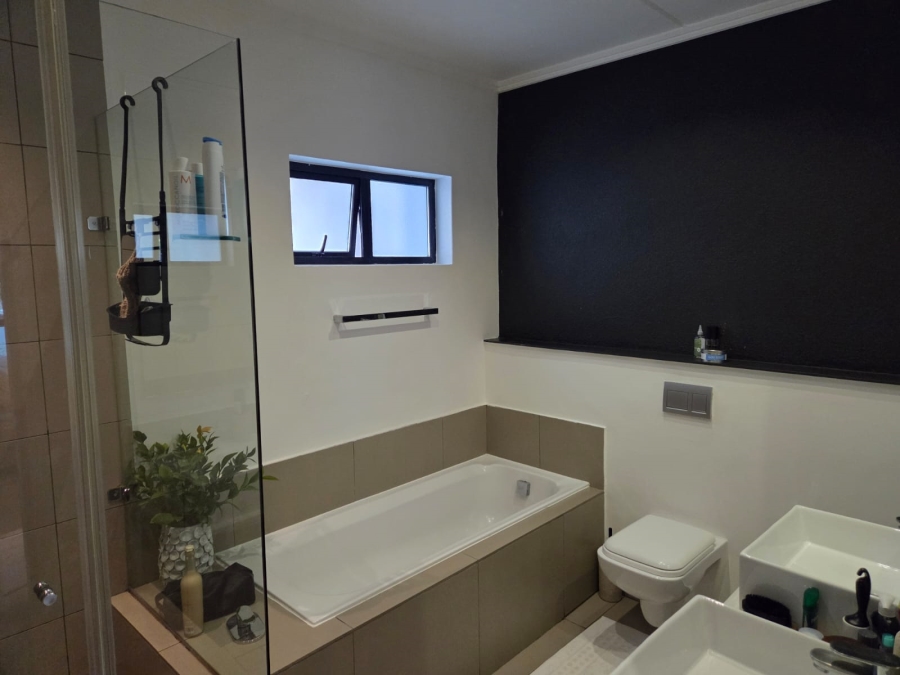 To Let 2 Bedroom Property for Rent in Morningside Gauteng