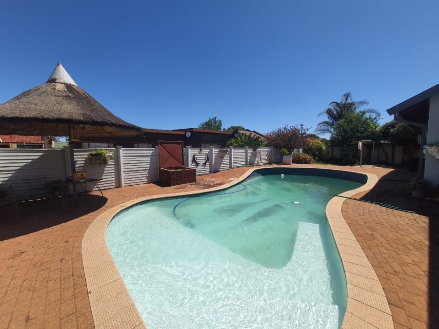 3 Bedroom Property for Sale in Vanderbijlpark SE 6 Gauteng