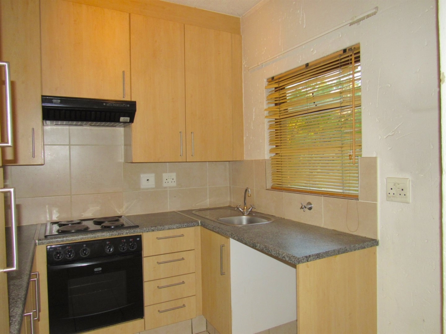 To Let 1 Bedroom Property for Rent in Pineslopes Gauteng