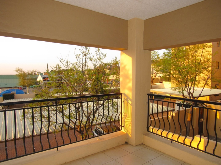 To Let 1 Bedroom Property for Rent in Pineslopes Gauteng