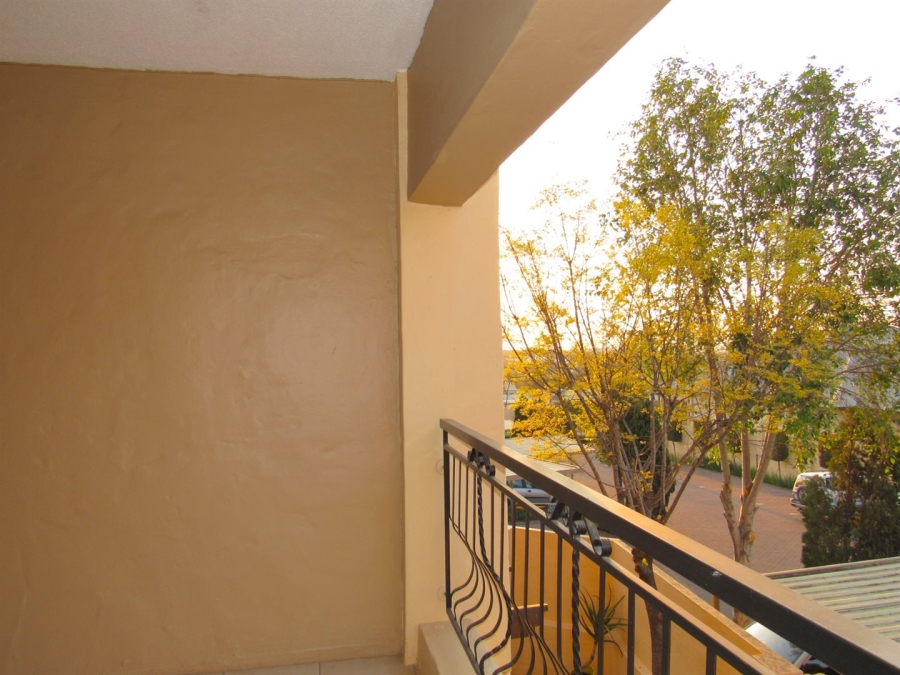 To Let 1 Bedroom Property for Rent in Pineslopes Gauteng