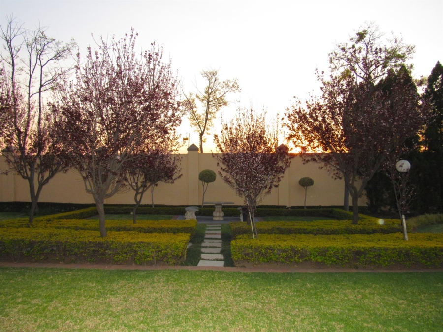 To Let 1 Bedroom Property for Rent in Pineslopes Gauteng
