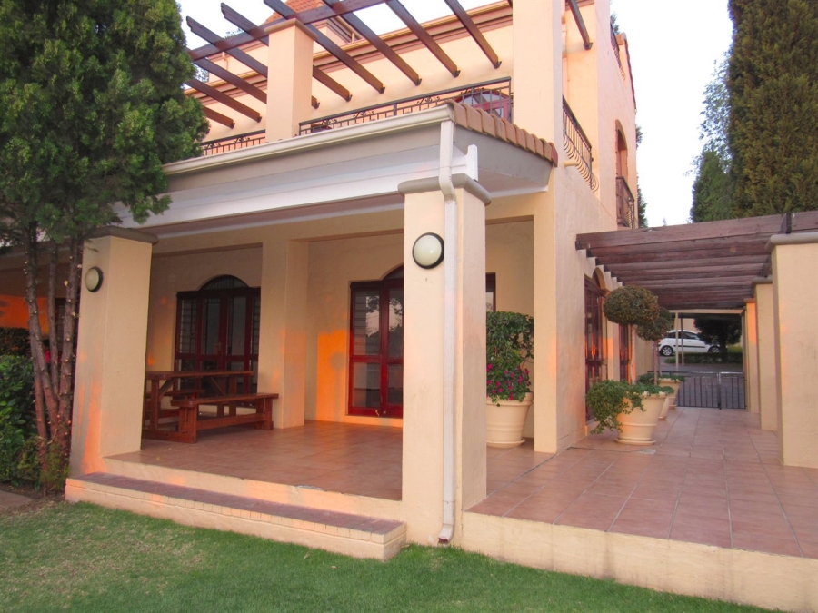 To Let 1 Bedroom Property for Rent in Pineslopes Gauteng