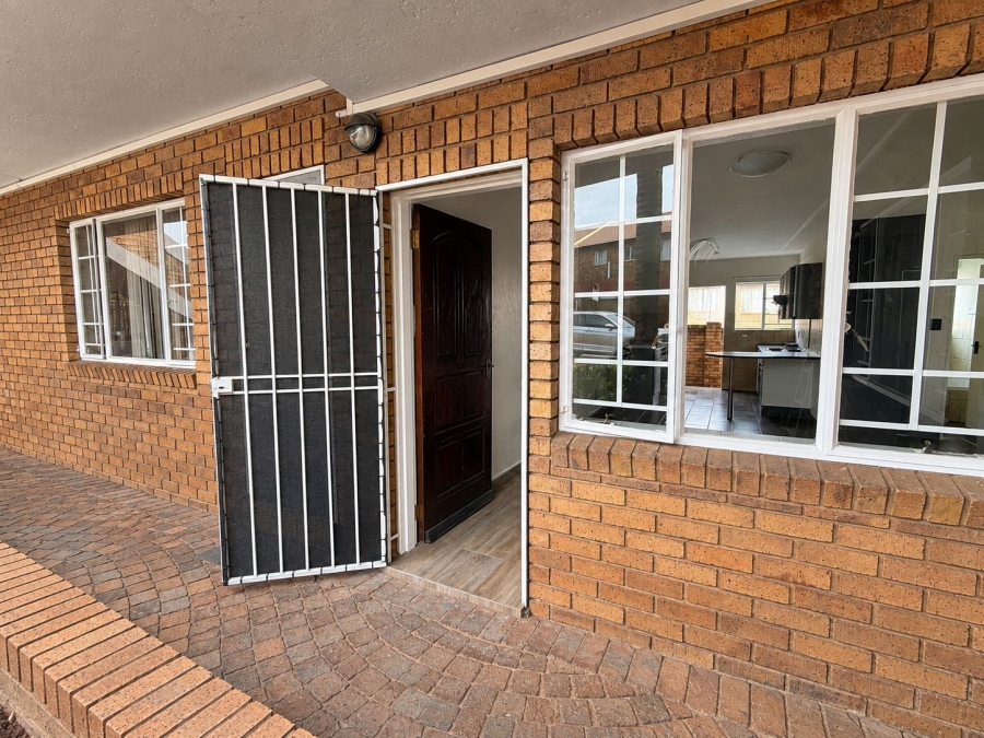 2 Bedroom Property for Sale in Kenleaf Gauteng