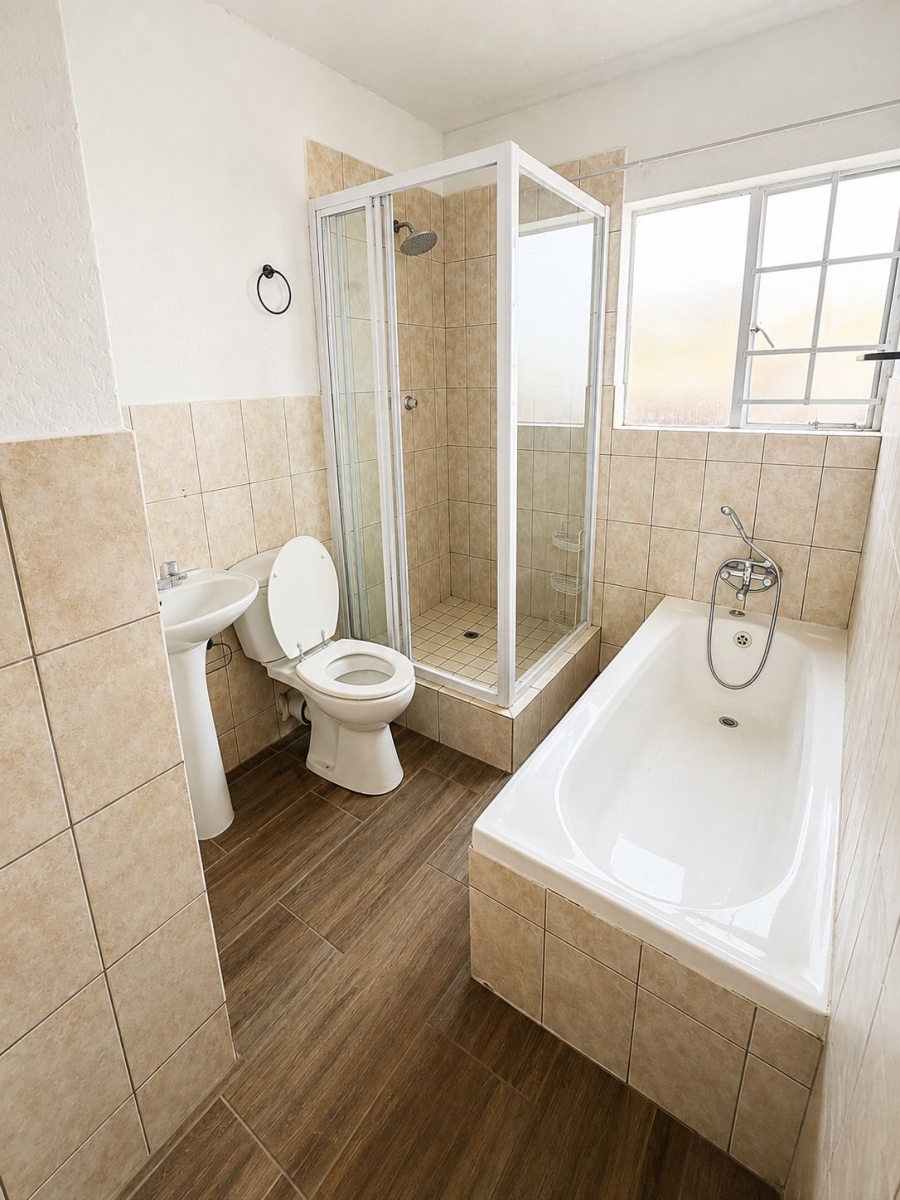 2 Bedroom Property for Sale in Kenleaf Gauteng