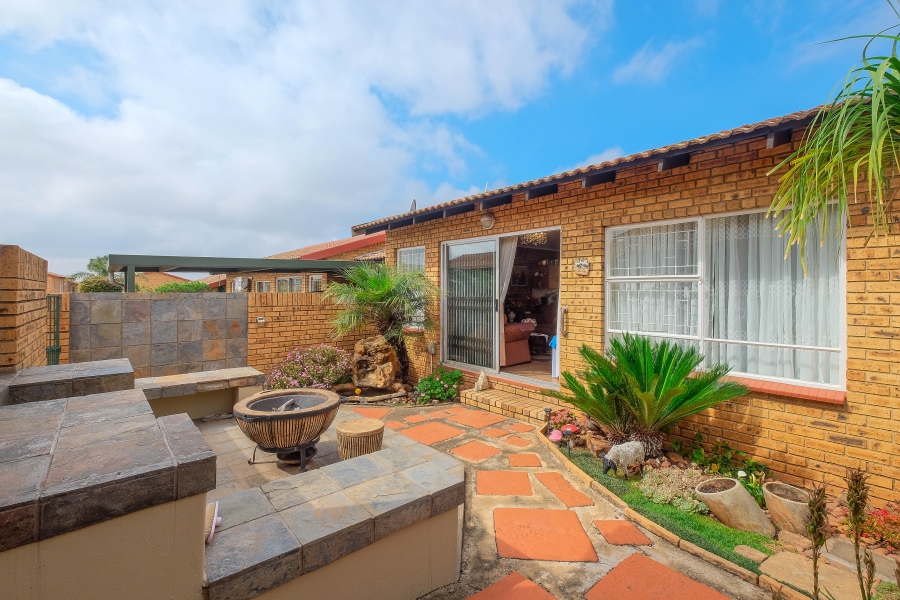 3 Bedroom Property for Sale in Rangeview Gauteng