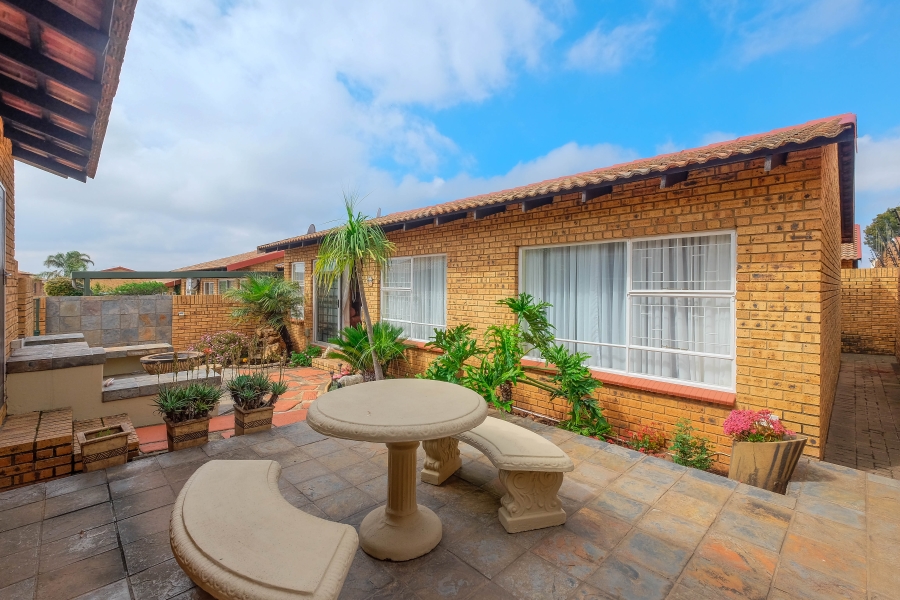 3 Bedroom Property for Sale in Rangeview Gauteng