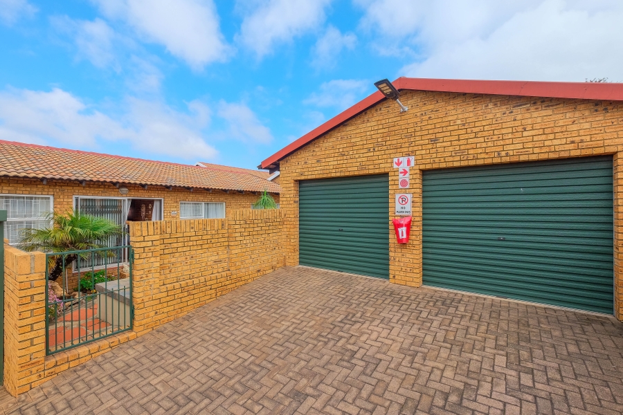 3 Bedroom Property for Sale in Rangeview Gauteng