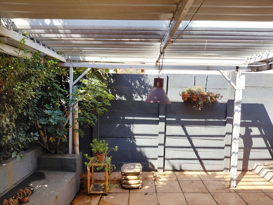 2 Bedroom Property for Sale in Westdene Gauteng