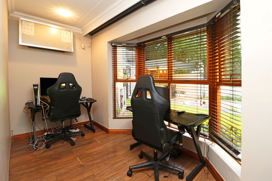 4 Bedroom Property for Sale in Vandia Grove Gauteng