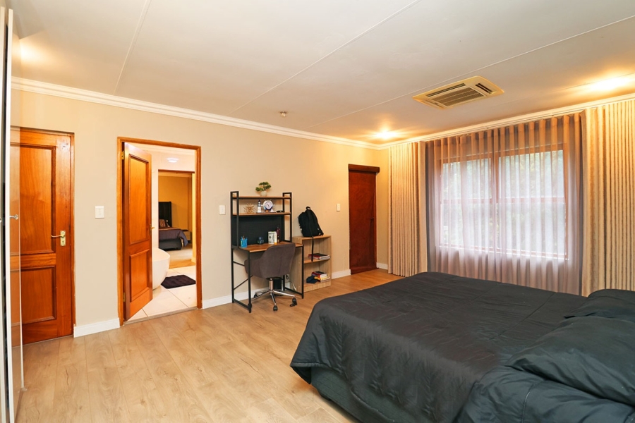 4 Bedroom Property for Sale in Vandia Grove Gauteng