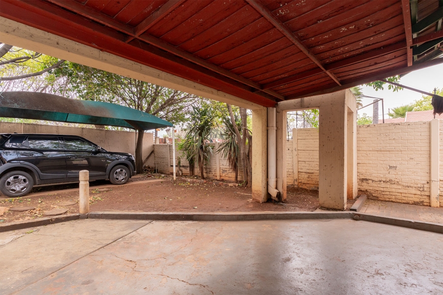 5 Bedroom Property for Sale in Klopperpark Gauteng