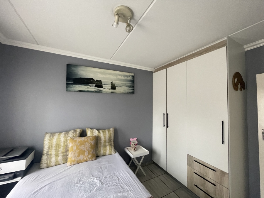 To Let 2 Bedroom Property for Rent in Noordwyk Gauteng
