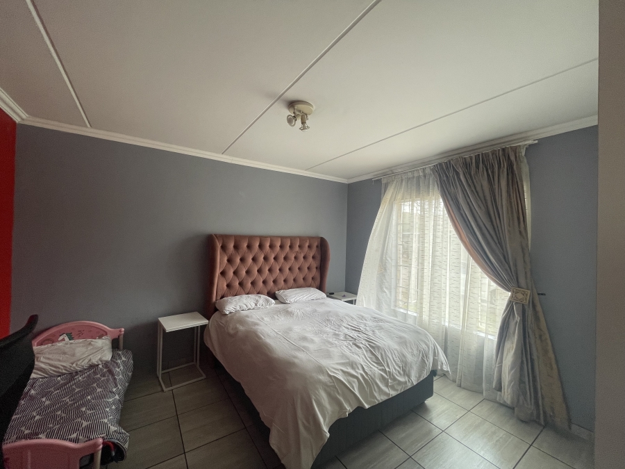 To Let 2 Bedroom Property for Rent in Noordwyk Gauteng