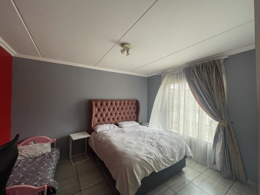 To Let 2 Bedroom Property for Rent in Noordwyk Gauteng