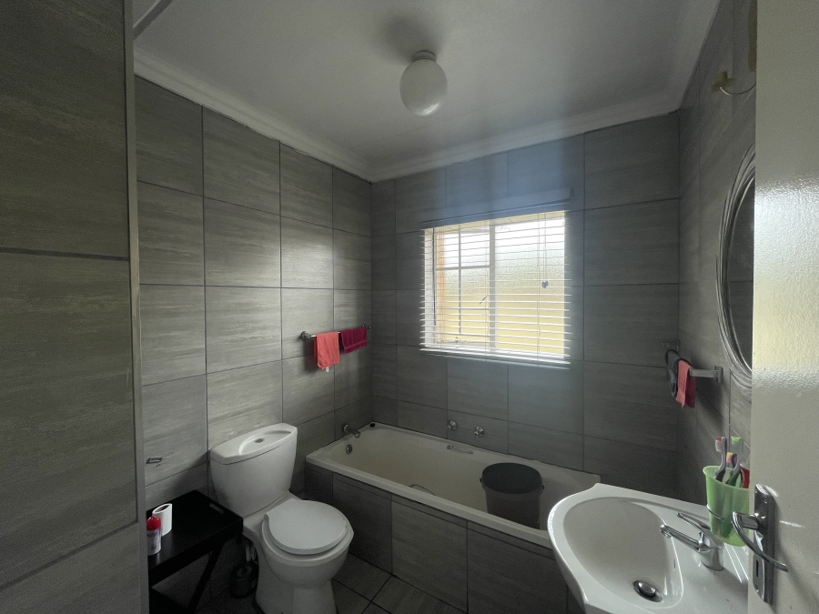 To Let 2 Bedroom Property for Rent in Noordwyk Gauteng