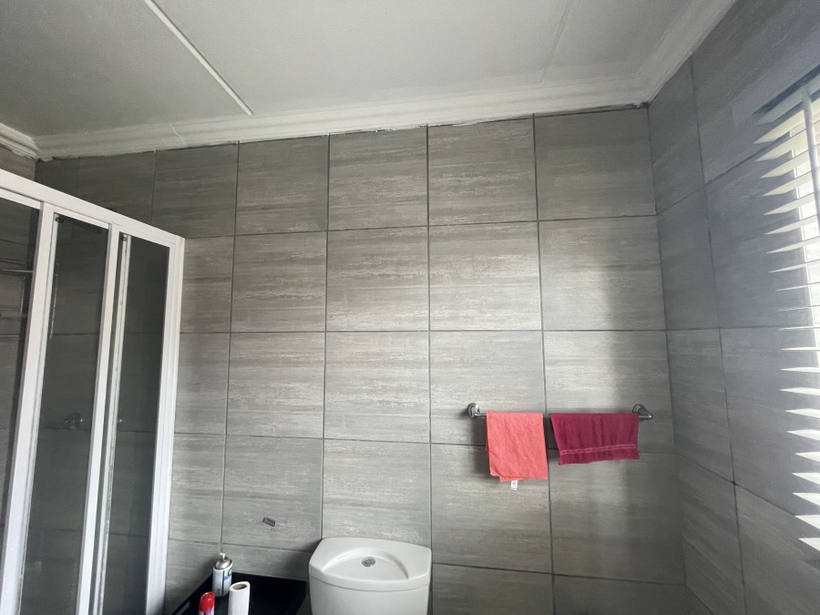 To Let 2 Bedroom Property for Rent in Noordwyk Gauteng