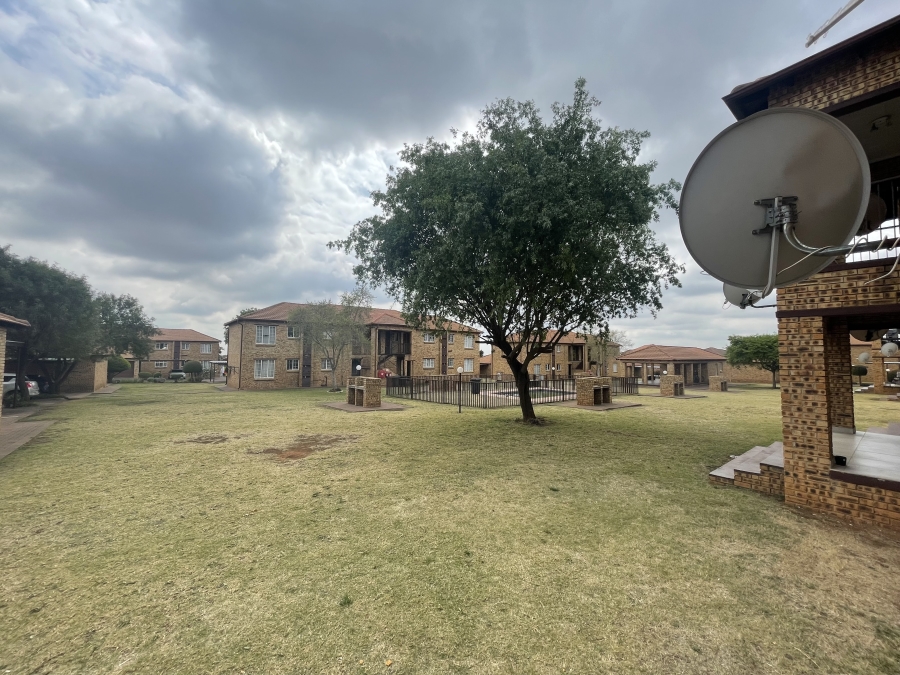 To Let 2 Bedroom Property for Rent in Noordwyk Gauteng