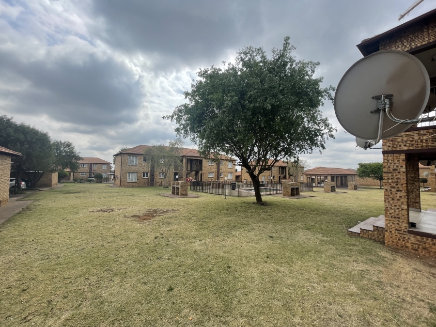 To Let 2 Bedroom Property for Rent in Noordwyk Gauteng