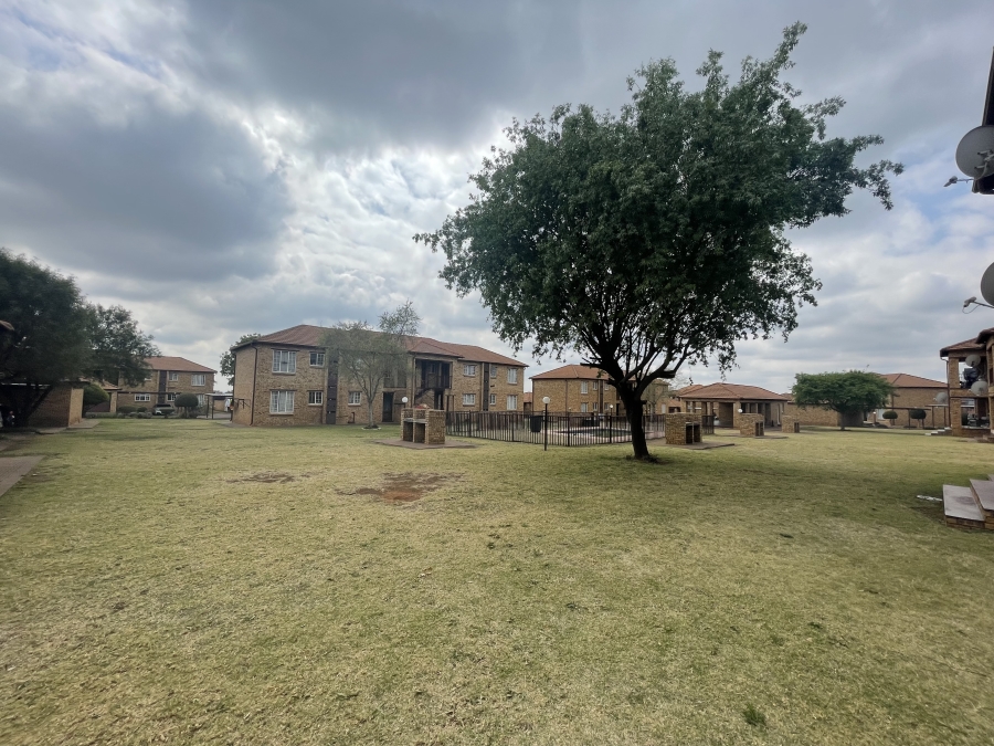 To Let 2 Bedroom Property for Rent in Noordwyk Gauteng