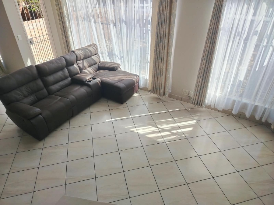 3 Bedroom Property for Sale in Maroelana Gauteng
