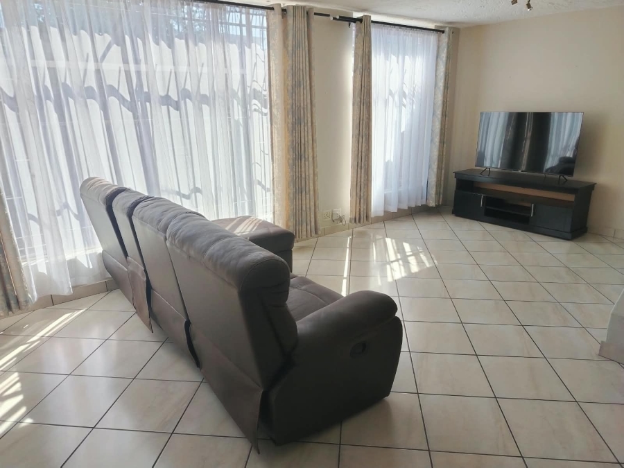 3 Bedroom Property for Sale in Maroelana Gauteng