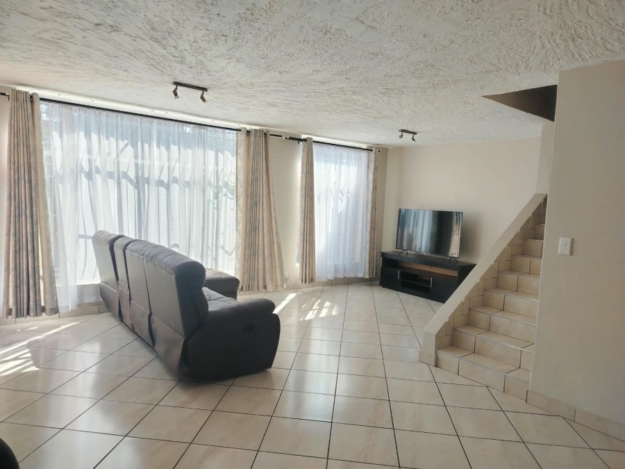 3 Bedroom Property for Sale in Maroelana Gauteng