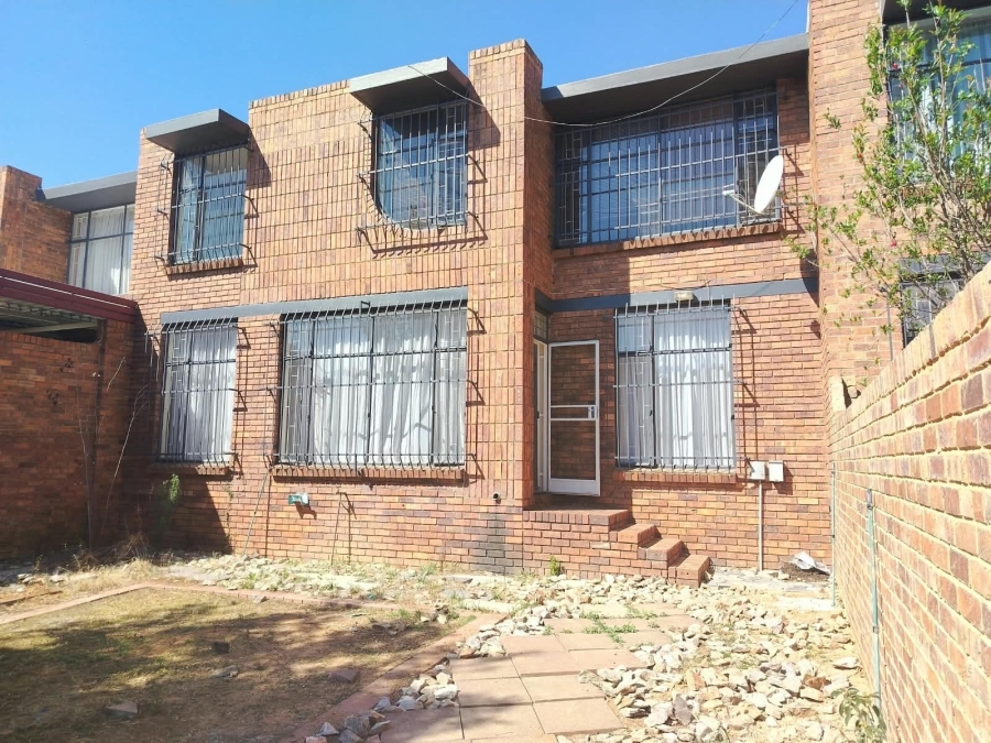 3 Bedroom Property for Sale in Maroelana Gauteng