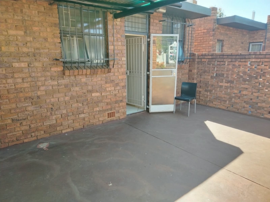 3 Bedroom Property for Sale in Maroelana Gauteng