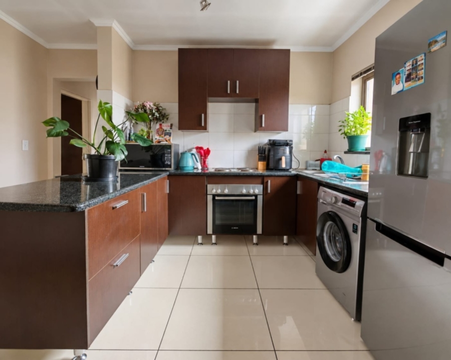 2 Bedroom Property for Sale in Noordwyk Gauteng