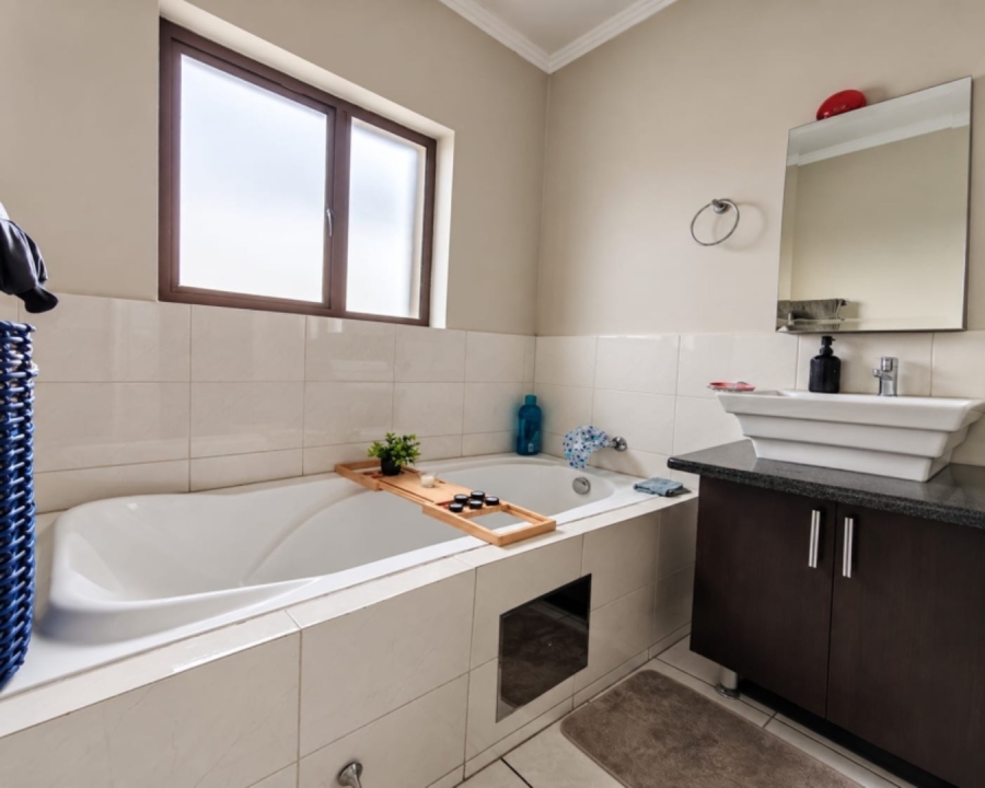 2 Bedroom Property for Sale in Noordwyk Gauteng