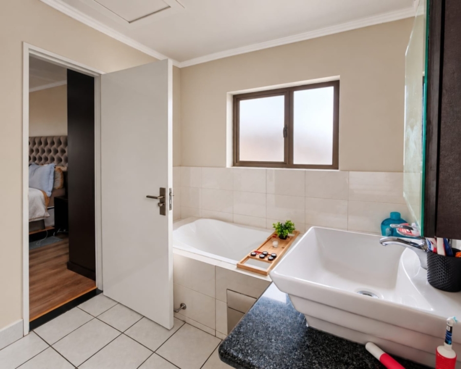 2 Bedroom Property for Sale in Noordwyk Gauteng