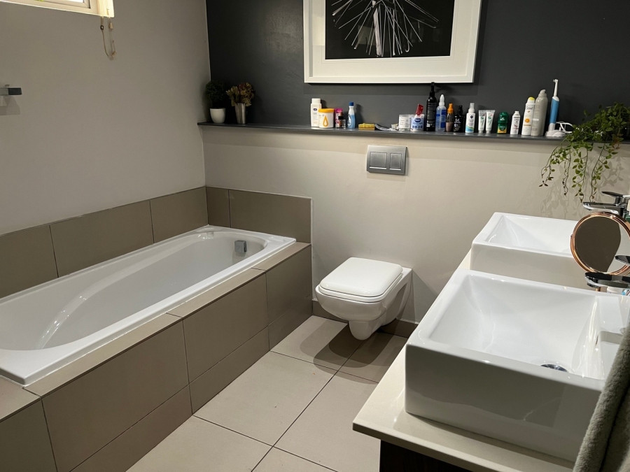 To Let 2 Bedroom Property for Rent in Sandown Gauteng