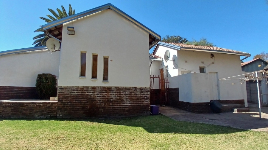 To Let 3 Bedroom Property for Rent in Brackenhurst Gauteng