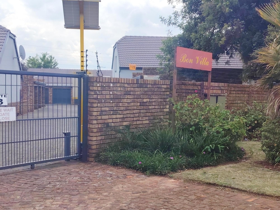 2 Bedroom Property for Sale in Bonaero Park Gauteng
