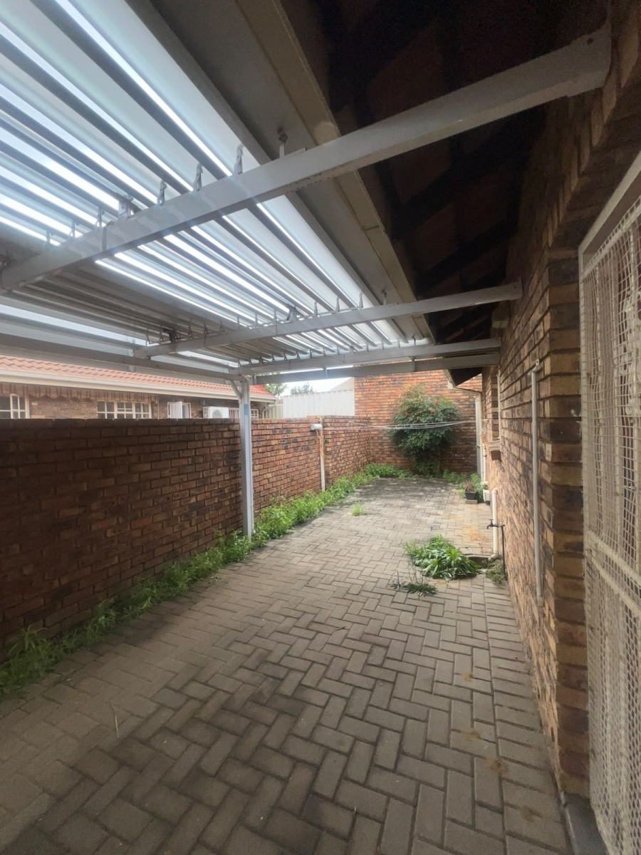 1 Bedroom Property for Sale in Three Rivers Gauteng